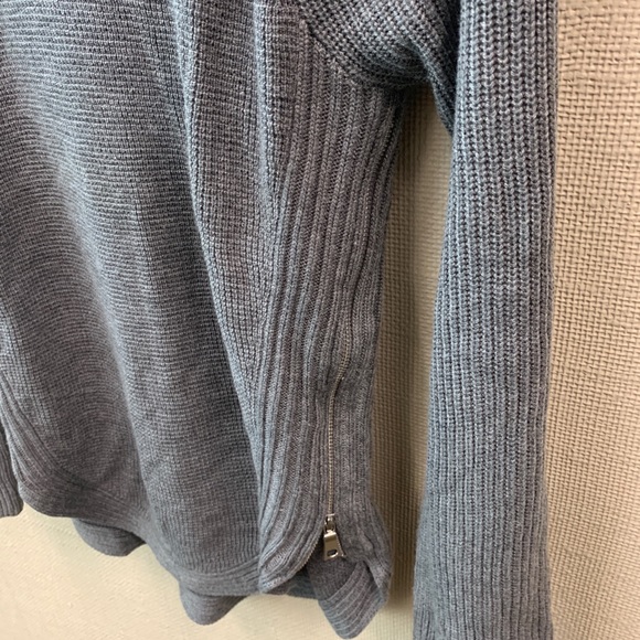 Gray sweater - Picture 3 of 3